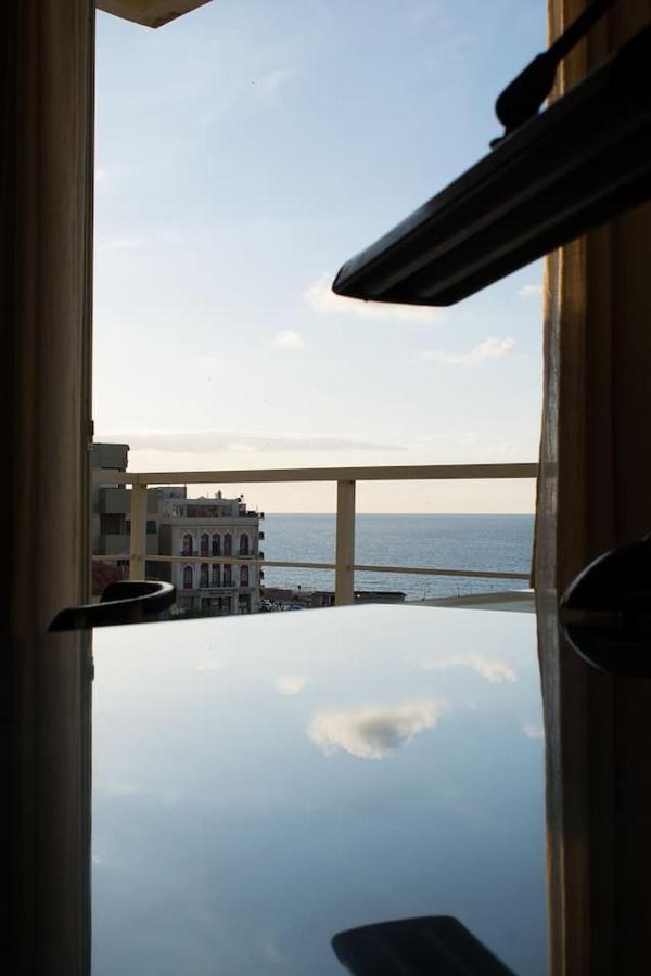 Seafront In Center Apartment